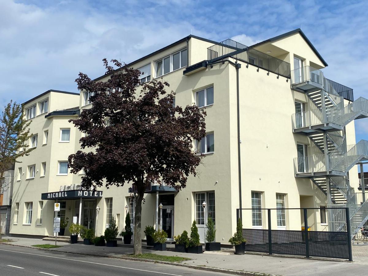 Hotel Michael Gerasdorf bei Wien Exterior photo